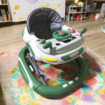 مشاية أطفال بشكل سيارة