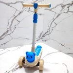 اسكوتر مضيى مع مسيقى